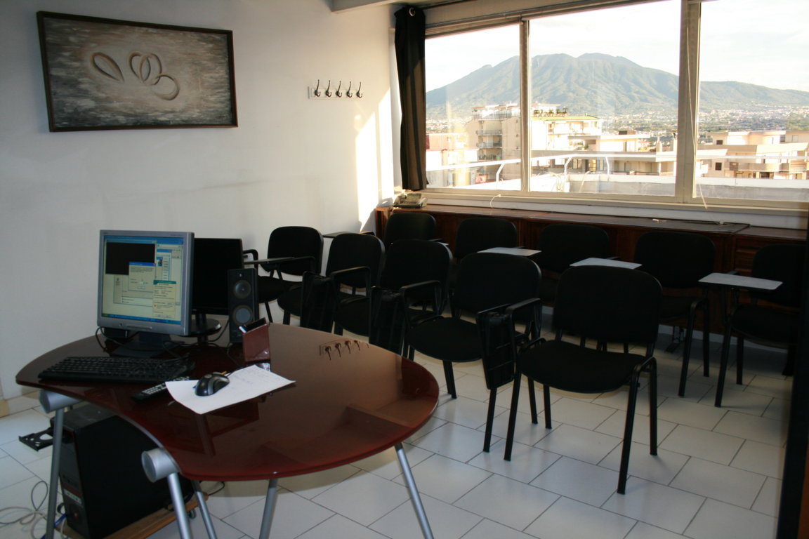 Aula e sala riunioni panoramica per corsi e formazione a Napoli