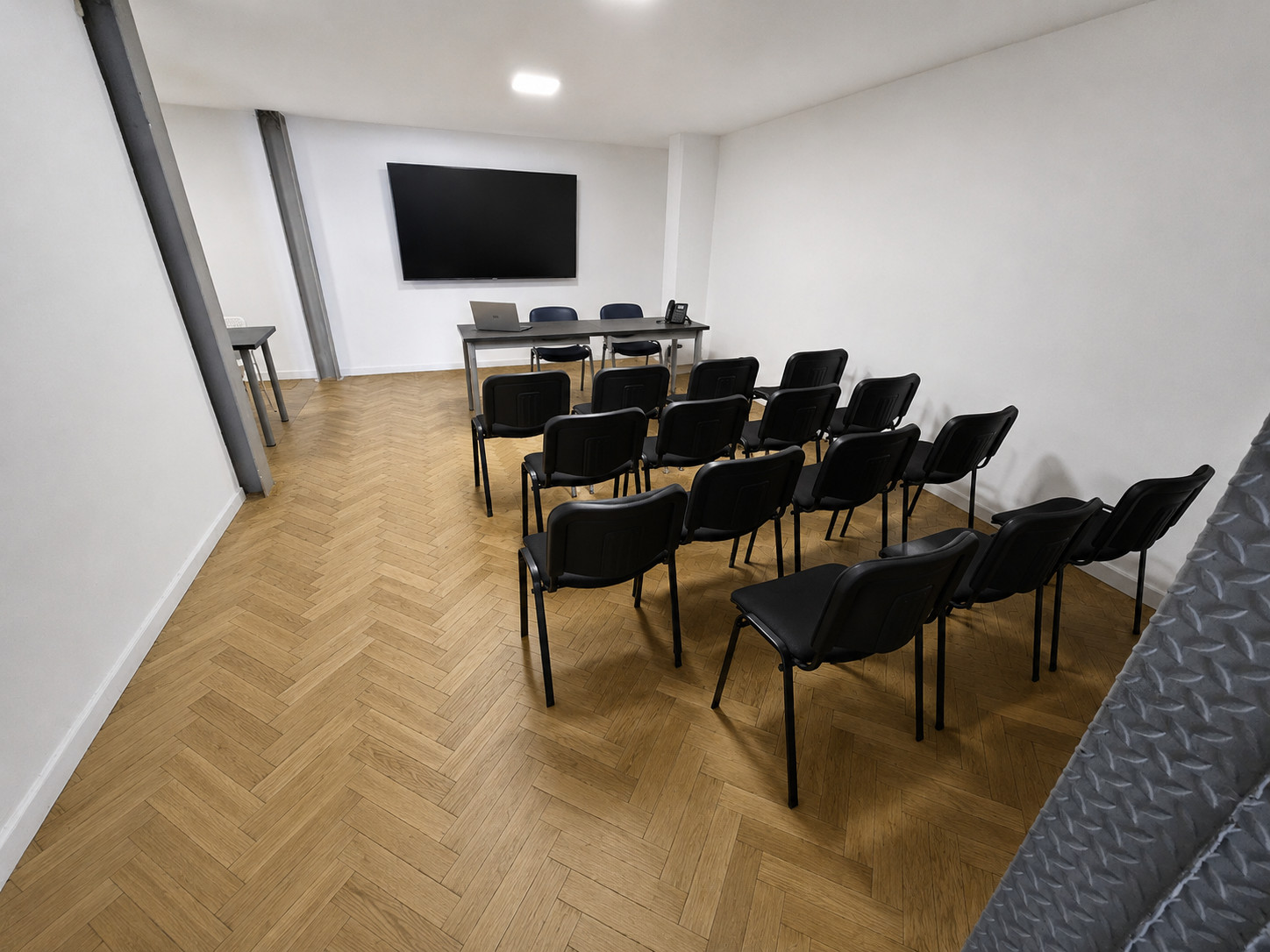 Sala riunioni per coworking e imprese nella città metropolitana di Napoli
