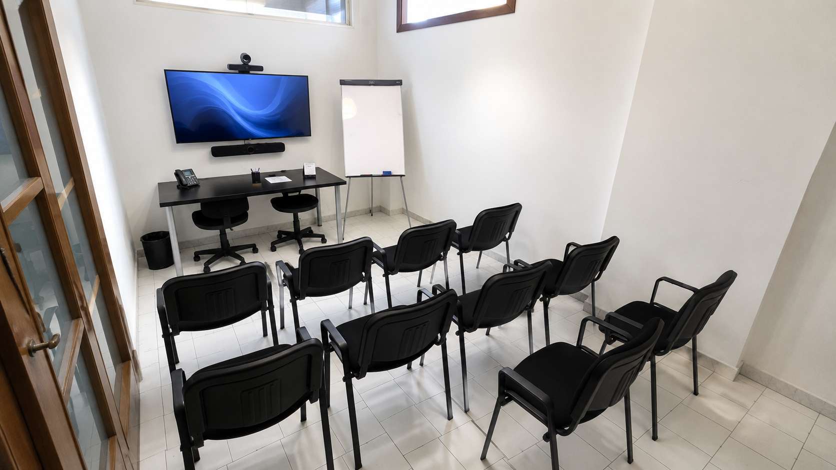 Sala riunioni per coworking e imprese nella città metropolitana di Napoli