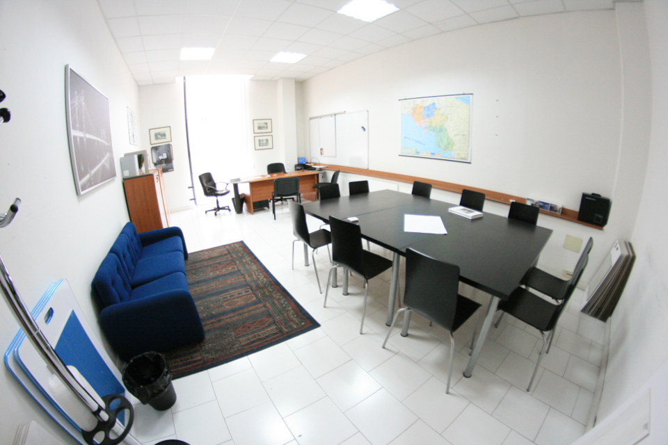 Spazio coworking e postazioni condivise per startup a Napoli