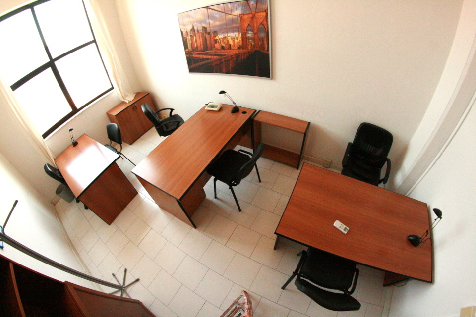 Locale attrezzato Napoli da €199 Business Center con parcheggi e vigilanza