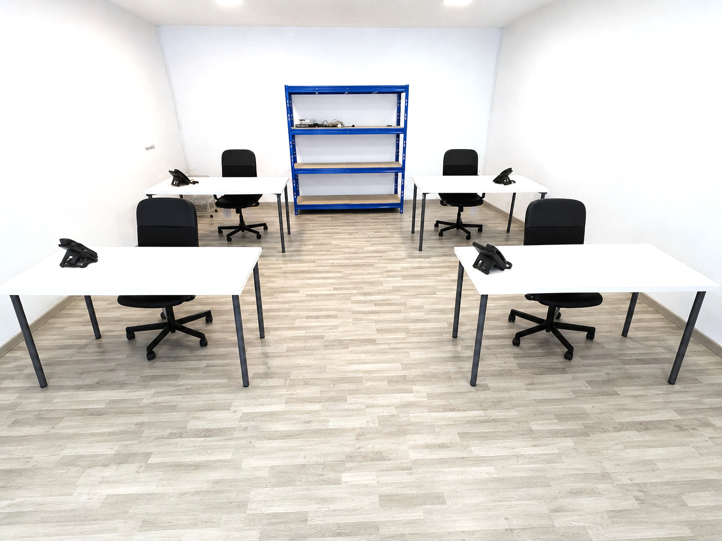 Postazioni di lavoro condivise in spazio coworking Napoli